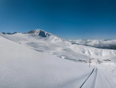 Στα «λευκά» ο Παρνασσός- Έπεσαν τα πρώτα χιόνια (βίντεο)